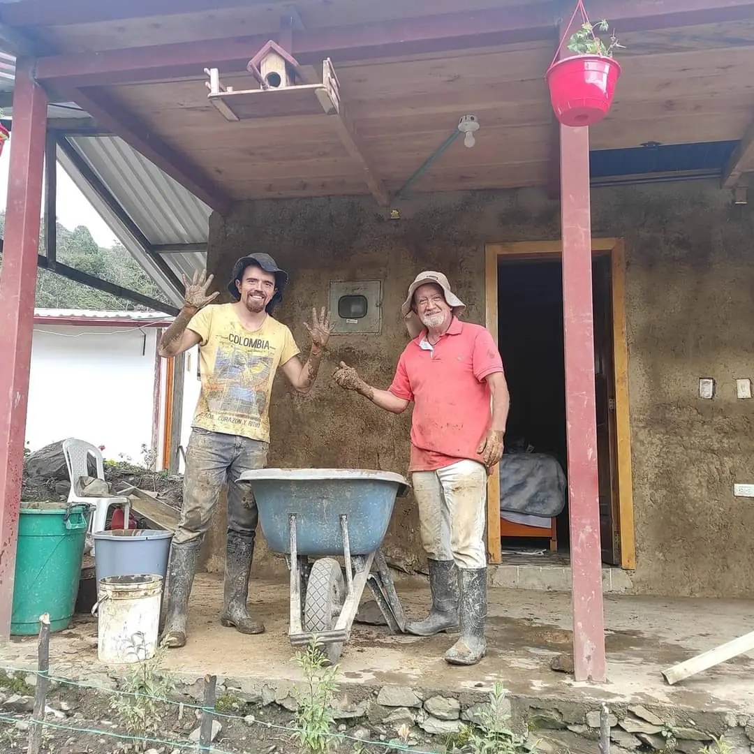 Construir con las manos, la tierra y el corazón
